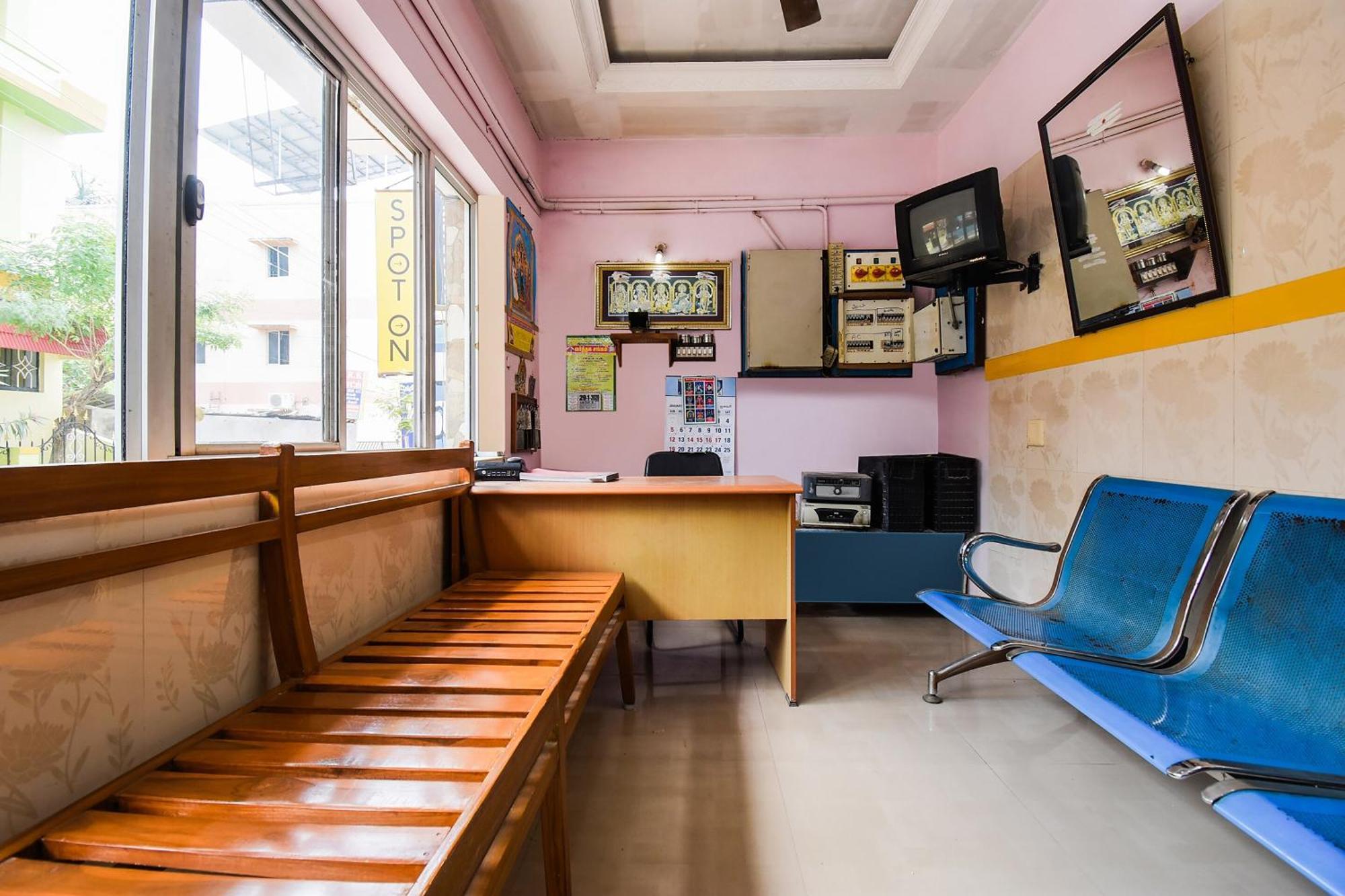 Hotel O K.S.Lodge Tribhuvanam Extérieur photo
